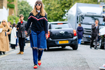 atmosphere details, black bag, black sweater, blue denim, denim pants, fashion week, frenchystyle, full length, FW, horizontal, jeans, jonathan paciullo, leather bag, leather shoes, LFW, LONDON, printed sweater, red shoes, ripped pants, SPRING SUMMER 2017, SS 17, street style, sunglasses, trousers, woman