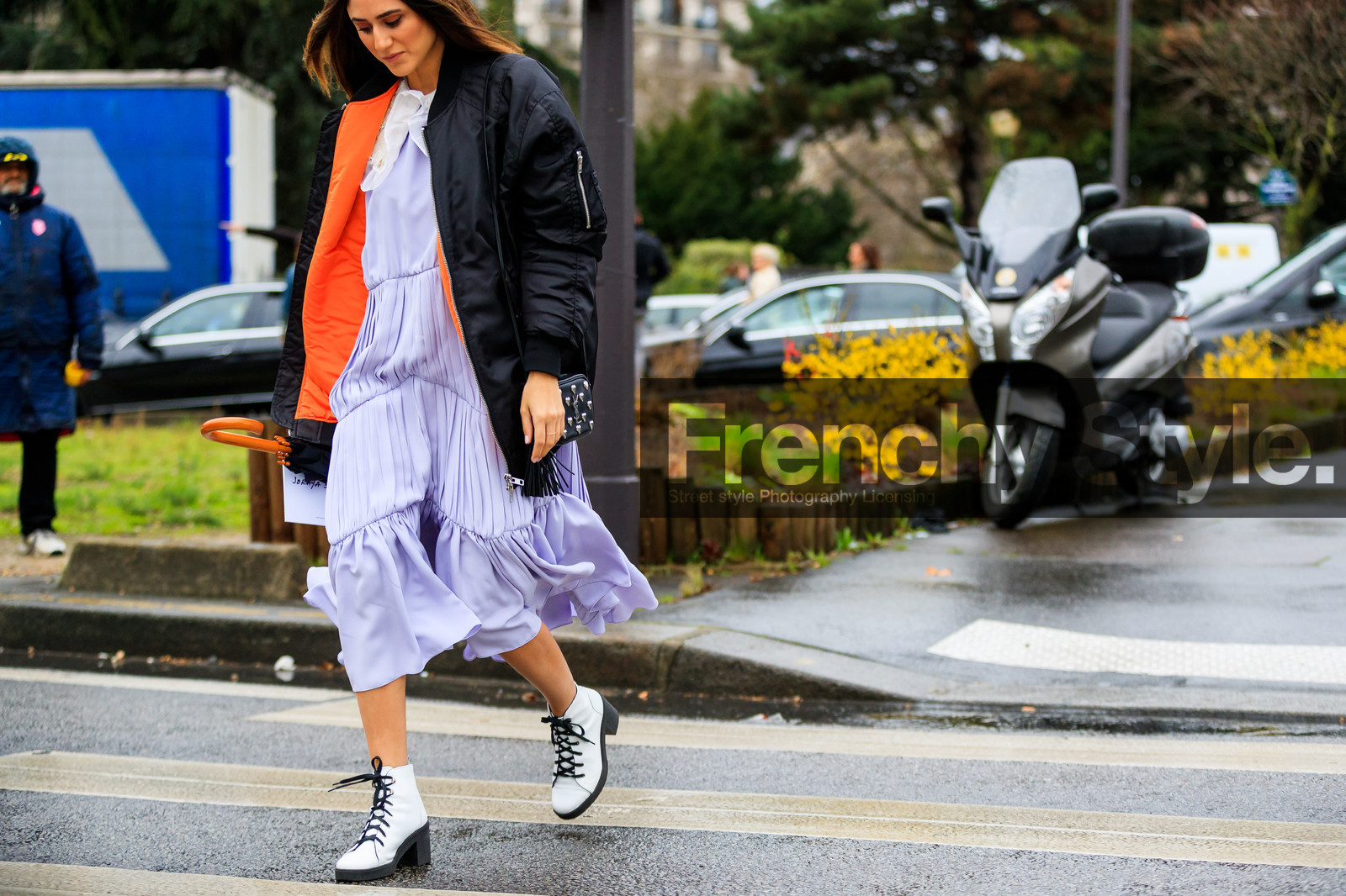 atmosphere details, AUTUMN WINTER 2017-2018, AW 17-18, black bag, black jacket, bomber jacket, detail, FALL WINTER 2017-2018, fashion week, frenchystyle, FW, FW 17-18, high heels, horizontal, jonathan paciullo, leather shoes, PARIS, PFW, soraya bakhtiar, street style, vêtements, white boots, white dress