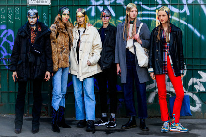 model, strassed make up, make up, make up details, glitter face, glitter hair, fur coat, black coat, down jacket, balenciaga bag, crossbody bag, belt bag, black lipstick, multicolor sneakers, multicolor socks, red pants, black leather jacket, checked shirt, grey coat, blue jeans, black leather boots, flat boots, doc marteens shoes, chelsea boots, velvet boots, navy blue boots, cowboy boots, white jacket, denim jacket, oversize jacket, light blue jeans, fashion week, frenchystyle, FW, jonathan paciullo, street style, MFW, MILAN, AUTUMN WINTER 2020-2021, FALL WINTER 2020-2021, FW 20-21, horizontal, atmosphere details, full length