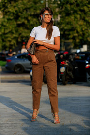 carlotta rubaltelli, white t-shirt, cropped top, brown pants, high waist pants, carrot pants, strassed sunglasses, multi straps sandals, beige leather sandals, fashion week, frenchystyle, FW, jonathan paciullo, street style, MFW, MILAN, SPRING SUMMER 2020, SS 20