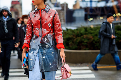 atmosphere details, AUTUMN WINTER 2016-2017, AW 16-17, blue denim, denim pants, detail, embroidered coat, embroideries, fashion week, frenchystyle, FW, FW 16-17, glitter, horizontal, iphone, jeans, jonathan paciullo, leather bag, NEW YORK, NYFW, pink bag, red jacket, red sweater, street style, transparent coat, trousers, vinyl, woman