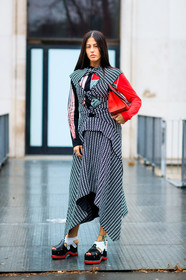 AUTUMN WINTER 2017-2018, AW 17-18, black and white shoes, black and white wedges, black dress, black shoes, FALL WINTER 2017-2018, fashion week, frenchystyle, full length, FW, FW 17-18, gilda ambrosio, graphic dress, jonathan paciullo, leather bag, leather shoes, PARIS, PFW, printed bag, printed dress, red bag, red sweater, street style, striped bag, vertical