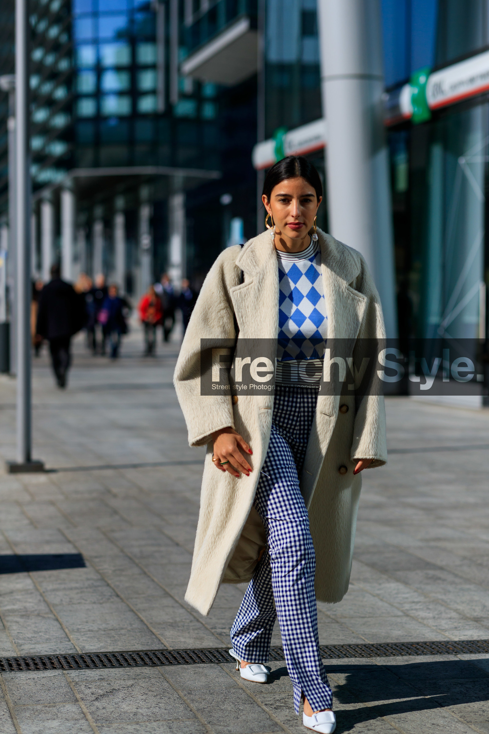bettina looney, black and white, blue sweater, checked, earrings, Fur coat, gingham, graphic pants, graphic sweater, leather shoes, plaid, printed pants, printed sweater, trousers, white coat, white shoes, MILAN, MFW, fashion week, frenchystyle, FW, jonathan paciullo, street style, AUTUMN WINTER 2019-2020, AW 19-20, FALL WINTER 2019-2020, FW 19-20, vertical, full length