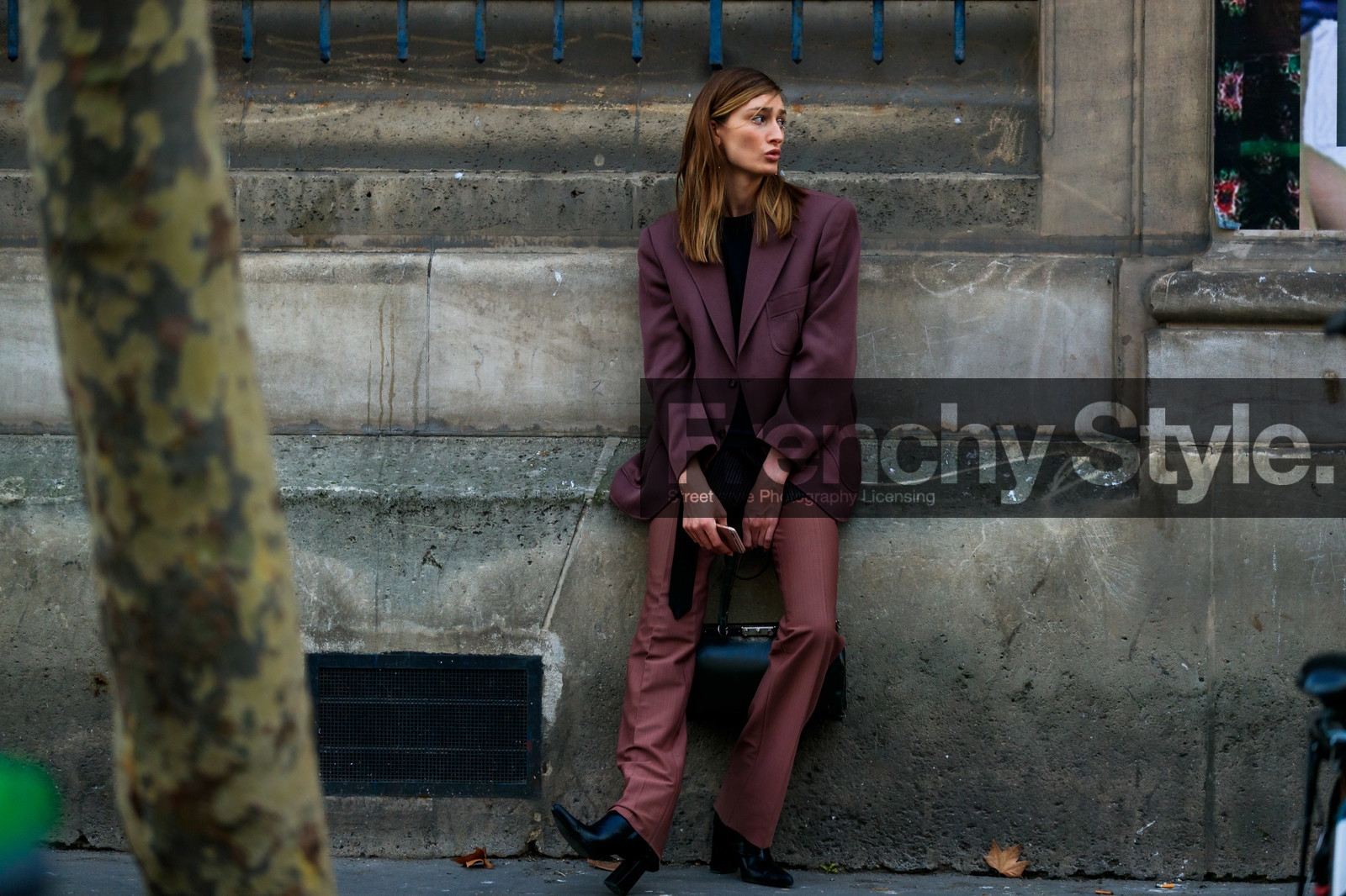 black bag, black shoes, black sweater, blazer, earrings, leather bag, leather shoes, model, over the shoulder, pink pants, purple jacket, trousers, PARIS, PFW, street style, jonathan paciullo, FW, frenchystyle, fashion week, AUTUMN WINTER 2019-2020, AW 19-20, FALL WINTER 2019-2020, FW 19-20, horizontal, atmosphere details, full length