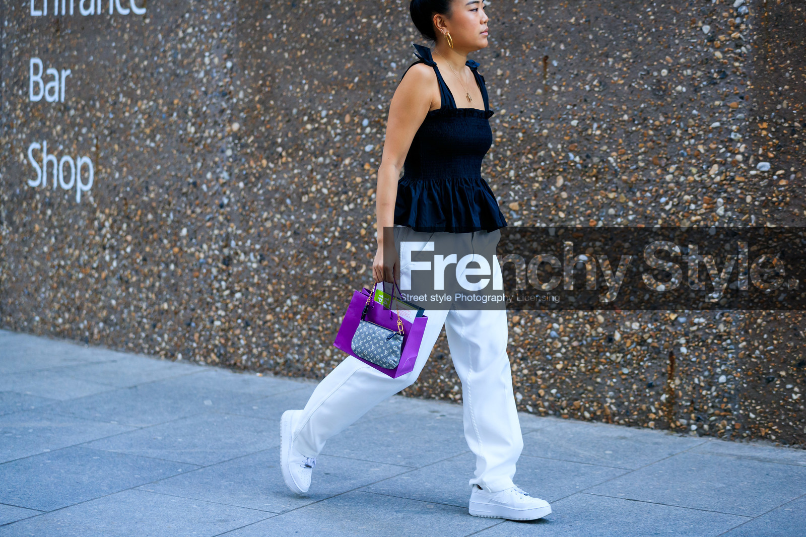 multi earrings, hoop earrings, golden earrings, golden charms, golden necklace, charms necklace, black top, tank top, smocked top, white pants, oversize pants, mini bag, hand bag, louis vuitton bag, chain strap bag, monogrammed bag, nike shoes, white leather sneakers, fashion week, frenchystyle, FW, jonathan paciullo, street style, atmosphere details, horizontal, detail