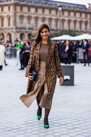 animal print, bag, beige coat, beige skirt, bicolor heels, black bag, black heels, brown coat, coat, green heels, heels, hermes bag, Laure Hériard-Dubreuil, leather bag, leopard coat, leopard print, midi skirt, plumetis tights, skirt, split, splited skirt, t-shirt, taupe t-shirt, fashion week, frenchystyle, FW, jonathan paciullo, street style, PFW, PARIS, SPRING SUMMER 2022, SS 22, vertical, full length
