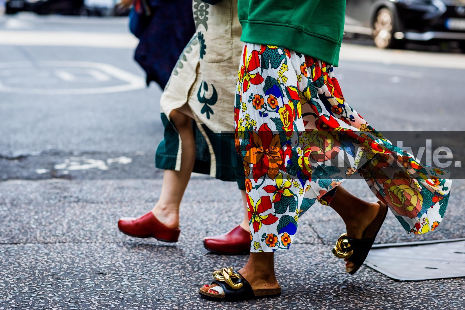 clogs, red, sandals, black, flowers, print, fashion week, frenchystyle, FW, jonathan paciullo, street style, SPRING SUMMER 2022, SS 22, LFW, LONDON, horizontal, atmosphere details, detail