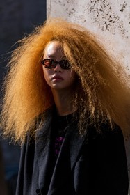 brown sunglasses, close up, detail, frizzy hair, hairstyle, long hair, red hair, sunglasses, tortoise sunglasses, street style, jonathan paciullo, FW, frenchystyle, fashion week, PFW, PARIS, SPRING SUMMER 2022, SS 22, vertical, atmosphere details, model