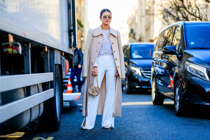 atmosphere details, AUTUMN WINTER 2017-2018, AW 17-18, beige coat, camila coelho, chloe, FALL WINTER 2017-2018, fashion week, frenchystyle, full length, FW, FW 17-18, horizontal, jonathan paciullo, leather bag, nude bag, over the shoulder, PARIS, PFW, shearling, street style, sunglasses, trousers, white pants, white shoes, white top