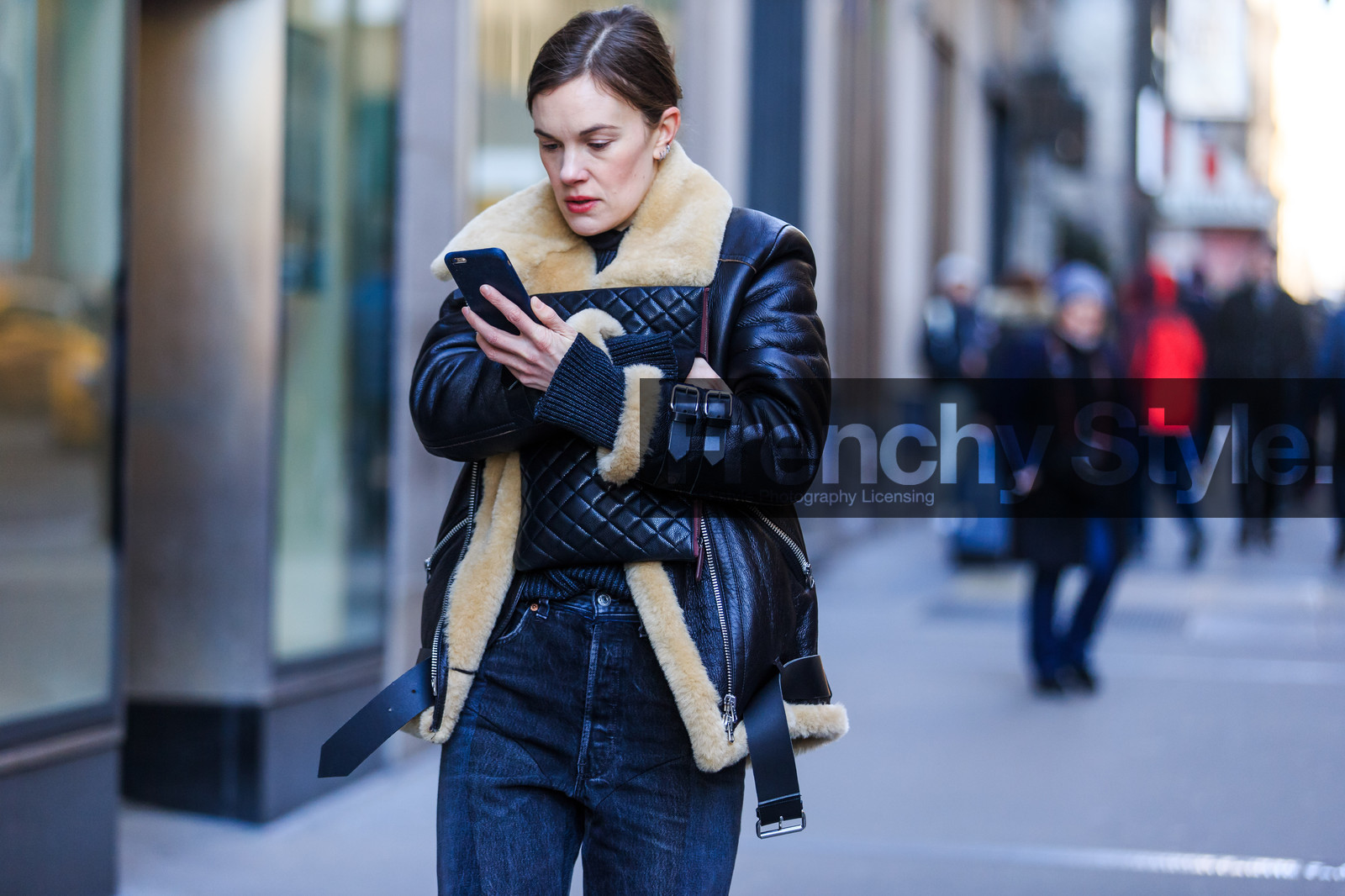 atmosphere details, AUTUMN WINTER 2016-2017, AW 16-17, black, black bag, black denim, black jacket, black perfecto, denim pants, detail, fashion week, frenchystyle, fur collar, FW, FW 16-17, horizontal, iphone, jeans, jo ellison, jonathan paciullo, leather bag, leather jacket, leather perfecto, natural fur, NEW YORK, NYFW, street style, tone on tone, total look black, trousers, woman