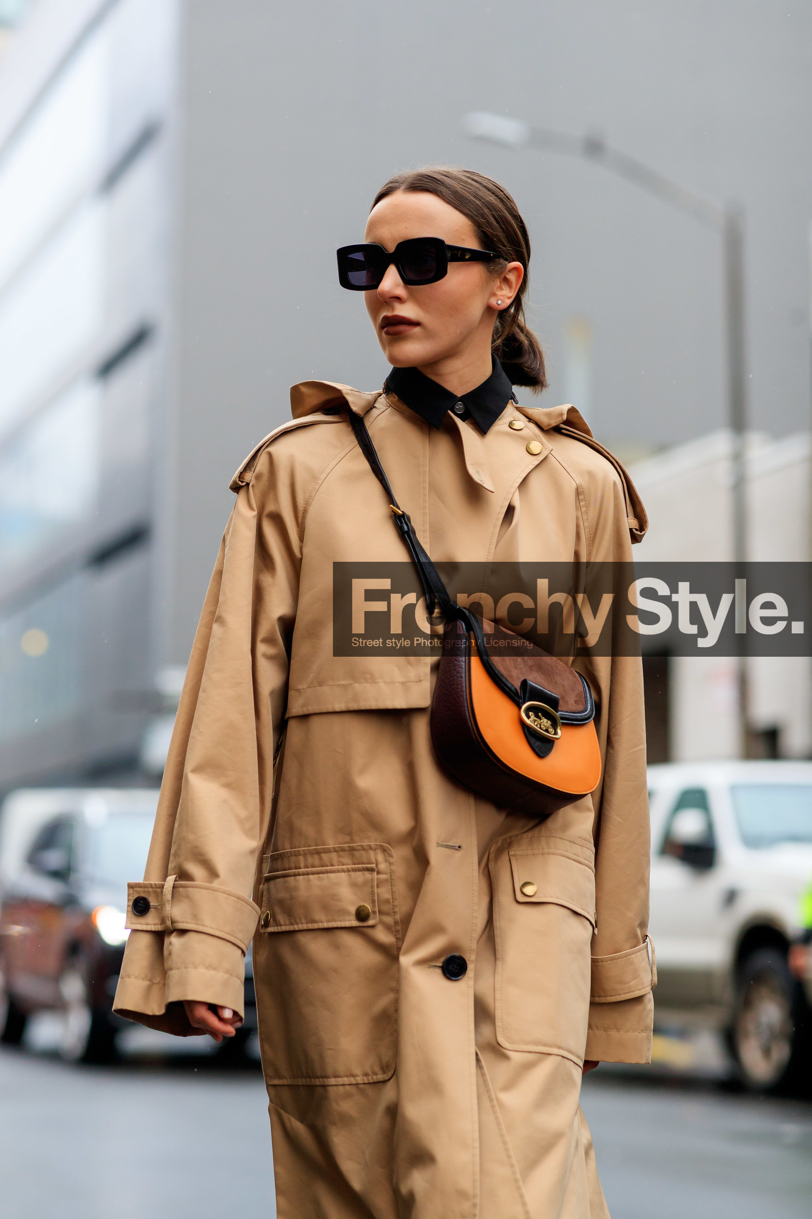 mary leest, coach bag, coach coat, beige parka, beige trench coat, crossbody bag, brown suede bag, orange bag, orange suede bag, brown leather bag, square shape glasses, fashion week, frenchystyle, FW, jonathan paciullo, street style, NYFW, NEW YORK, AUTUMN WINTER 2020-2021, FALL WINTER 2020-2021, FW 20-21, vertical, atmosphere details, detail