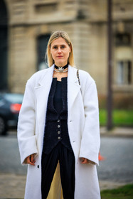 blond hair, black choker, pearl choker, white coat, black top, buttoned top, corset, black pants, fashion week, frenchystyle, FW, jonathan paciullo, street style, PARIS, PFW, SPRING SUMMER 2022, SS 22, atmosphere details, detail, vertical, linda tol