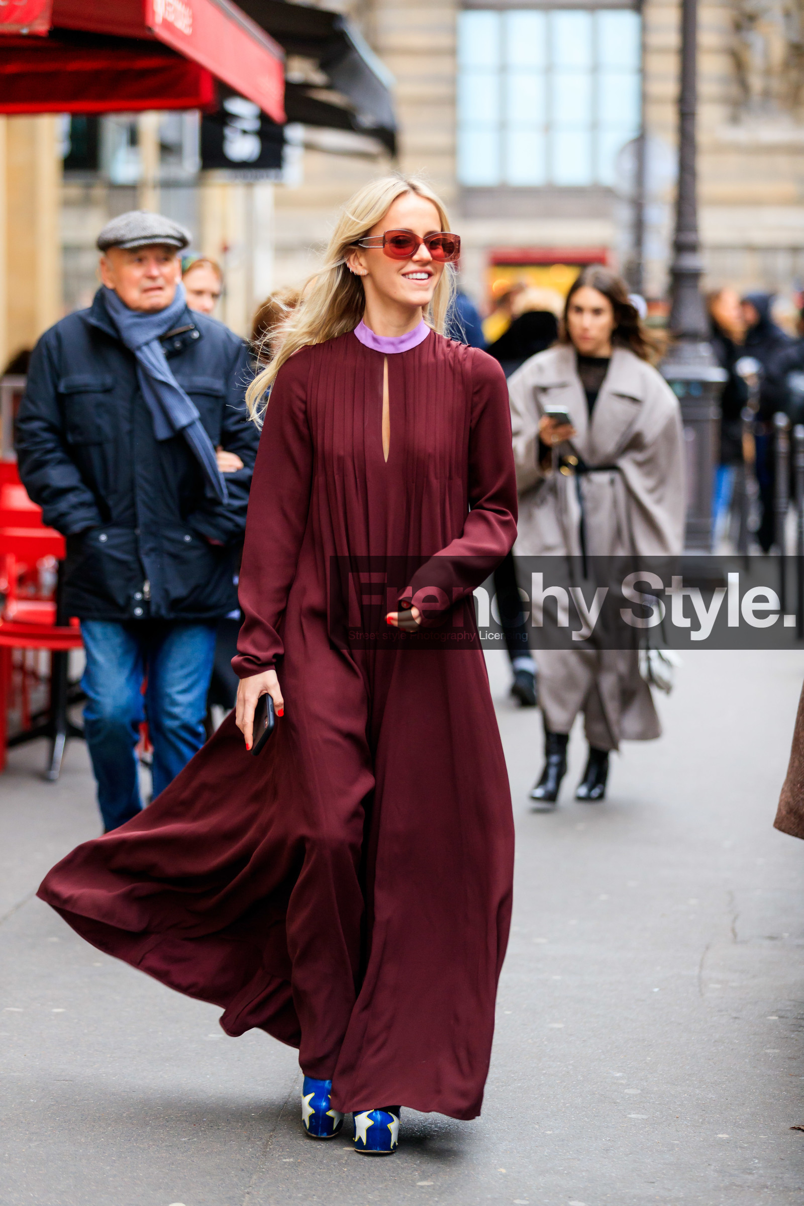 burgundy dress, lilac dress, pleated dress, long dress, long sleeves dress, loose dress, smoked sunglasses, square shape glasses, strassed sunglasses, blue leather boots, platform shoes, stars printed boots, fashion week, frenchystyle, FW, jonathan paciullo, street style, PFW, PARIS, AUTUMN WINTER 2020-2021, FALL WINTER 2020-2021, FW 20-21, vertical, full length