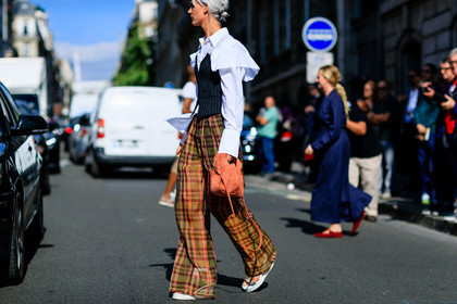 atmosphere details, black top, bustier top, checked pants, detail, dyed hair, fashion week, frenchystyle, FW, graphic pants, green pants, grey hair, horizontal, jonathan paciullo, leather bag, leather shoes, orange bag, PARIS, PFW, plaid, printed pants, SPRING SUMMER 2017, SS 17, street style, tartan, trousers, tucked in, white shirt, Zoë Hordies