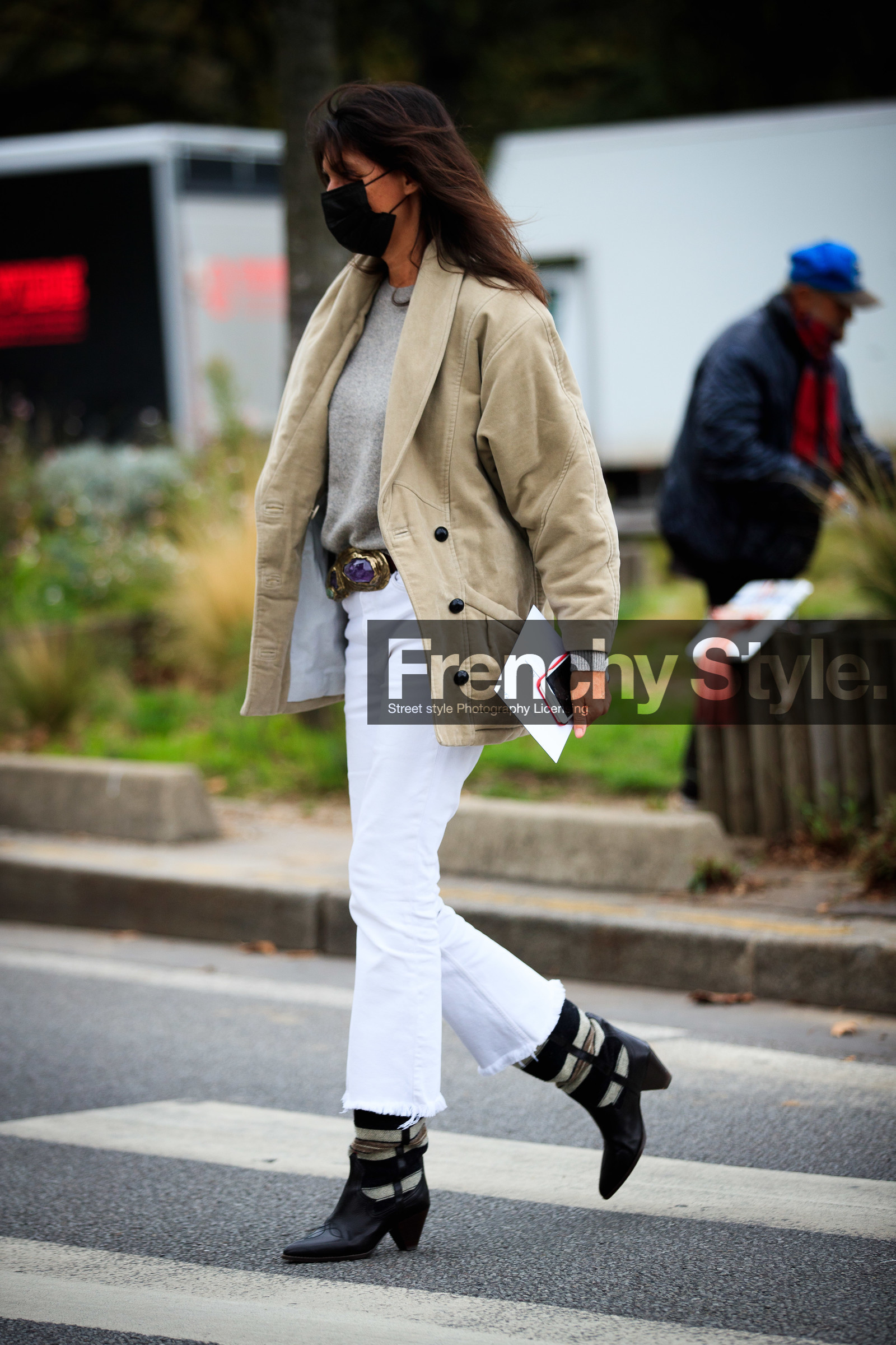 Emmanuelle Alt, beige jacket, velvet jacket, golden buckle belt, stone belt, white jeans, black leather boots, striped boots, isabel marant jacket, isabel marant boots, covid face mask, fashion week, frenchystyle, FW, jonathan paciullo, street style, PFW, PARIS, SPRING SUMMER 2021, SS 21, vertical, full length