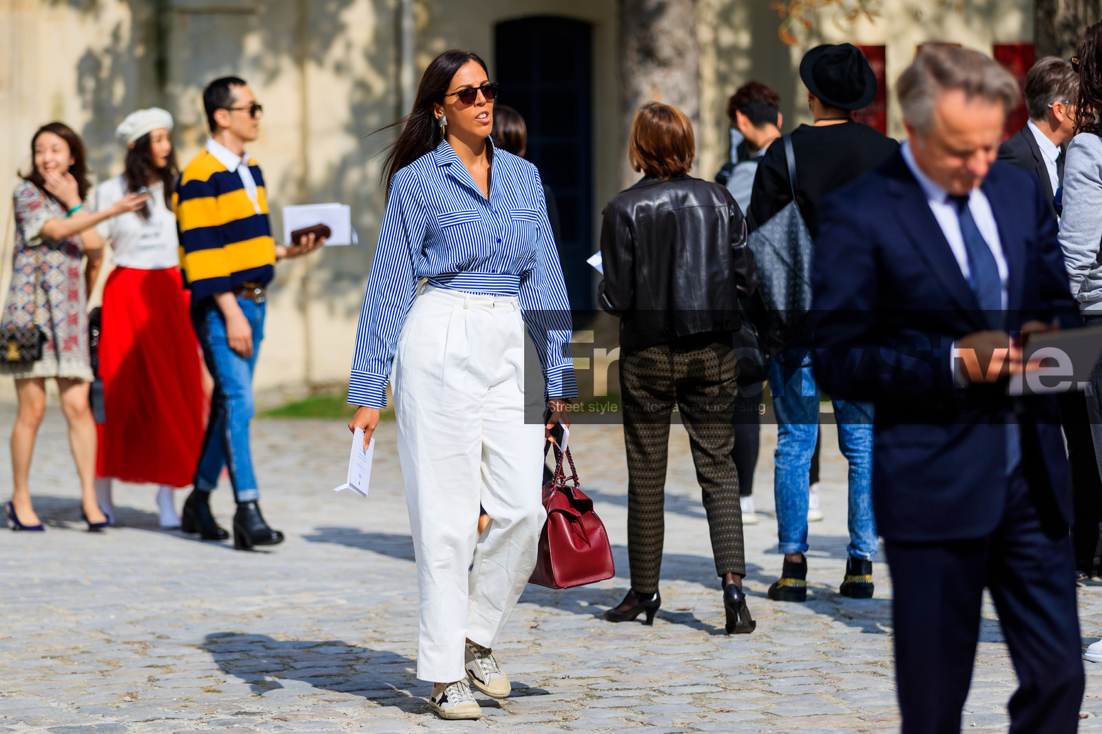 atmosphere details, blue shirt, bordeaux, burgundy, fashion week, frenchystyle, full length, FW, graphic shirt, high waist, horizontal, jonathan paciullo, leather bag, leather shoes, PARIS, PFW, printed shirt, red bag, SPRING SUMMER 2018, SS 18, street style, striped shirt, sunglasses, trousers, white pants, white sneakers