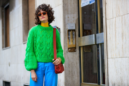 blue pants, brown bag, chloe hill, green sweater, leather bag, sunglasses, trousers, fashion week, frenchystyle, FW, jonathan paciullo, street style, MFW, MILAN, AUTUMN WINTER 2019-2020, AW 19-20, FALL WINTER 2019-2020, FW 19-20, atmosphere details, detail, horizontal