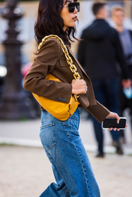 bag, blue denim, blue jean, bottega venetta bag, brown jacket, camel bag, chain bag, denim, jacket, jean, leather bag, sunglasses, Xiayan, street style, jonathan paciullo, FW, frenchystyle, fashion week, PFW, PARIS, SPRING SUMMER 2022, SS 22, vertical, atmosphere details