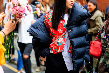 atmosphere details, black jacket, blazer, detail, down jacket, fashion week, floral, flowers, frenchystyle, FW, horizontal, jonathan paciullo, leather bag, LFW, LONDON, printed jacket, red jacket, SPRING SUMMER 2018, SS 18, street style, white shirt