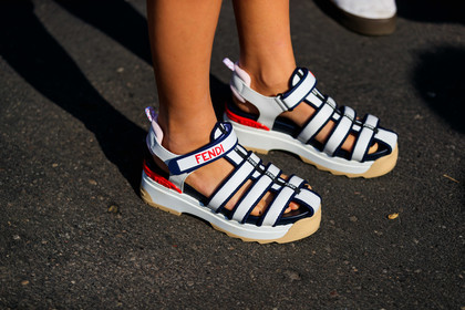 black and white shoes, fendi, leather shoes, white shoes, xenia adonts, MILAN, MFW, fashion week, frenchystyle, FW, jonathan paciullo, street style, AUTUMN WINTER 2019-2020, AW 19-20, FALL WINTER 2019-2020, FW 19-20, atmosphere details, detail, horizontal