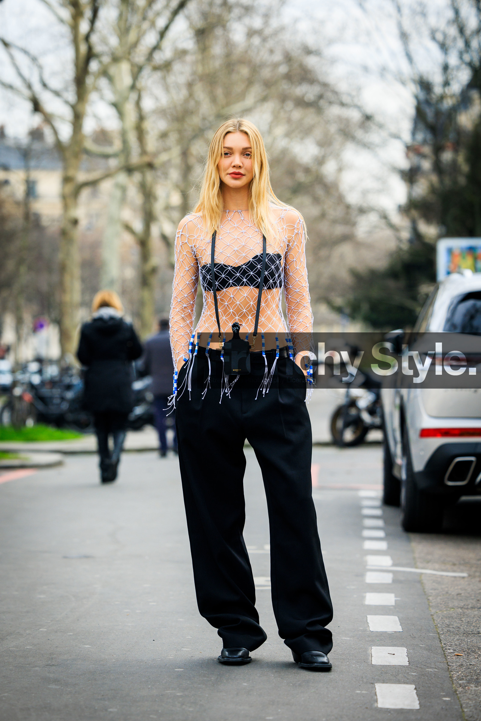 fishnet top, blue top, beads: black pants, leather accesories necklace, low rise pants, black shoes, fashion week, frenchystyle, FW, jonathan paciullo, street style, AUTUMN WINTER 2022-2023, FALL WINTER 2022_2023, FW 22-23, PFW, PARIS, vertical, full length