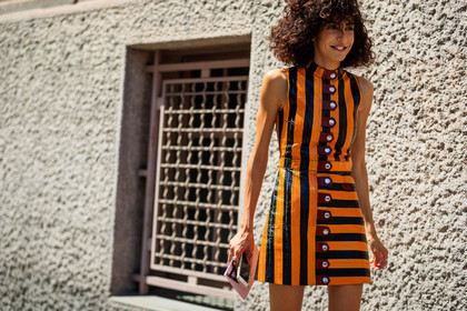 graphic dress, louis vuitton, orange dress, printed dress, striped dress, fashion week, frenchystyle, FW, jonathan paciullo, street style, PFW, PARIS, atmosphere details, horizontal, detail, AUTUMN WINTER 2018-2019, FALL WINTER 2018-2019, FW 18-19
