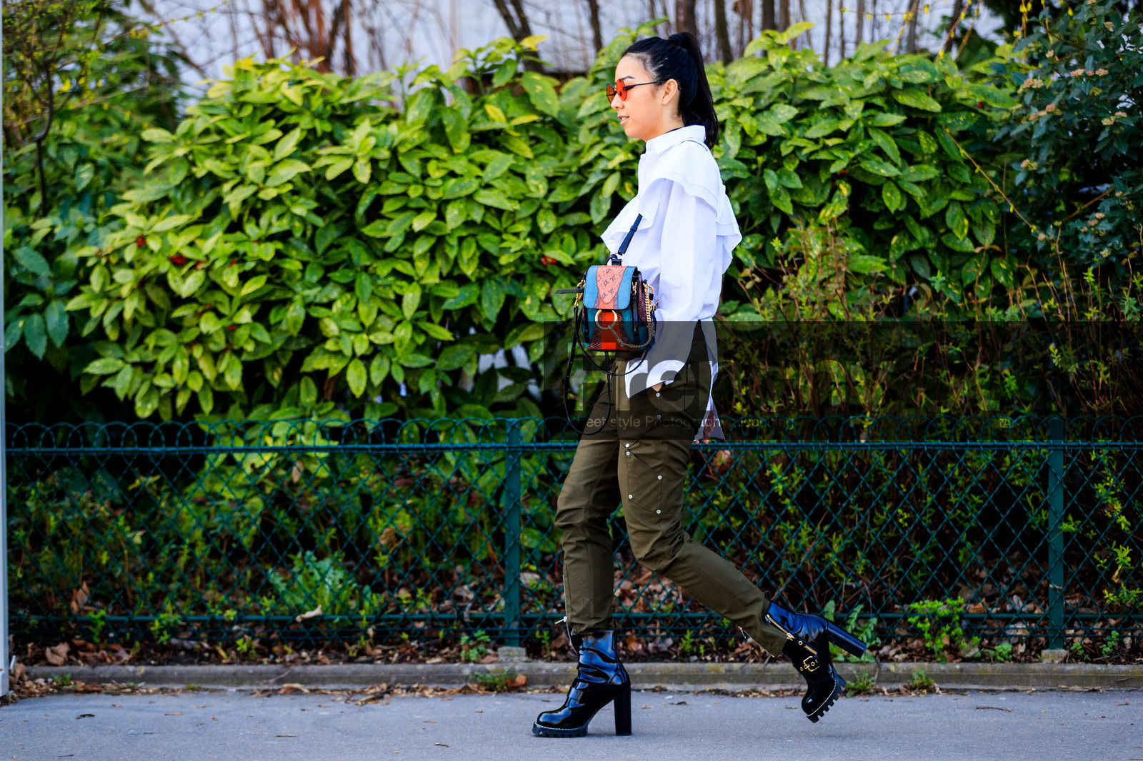 atmosphere details, AUTUMN WINTER 2017-2018, AW 17-18, black shoes, chloe, choker, FALL WINTER 2017-2018, fashion week, frenchystyle, full length, FW, FW 17-18, graphic bag, green pants, high heels, horizontal, jonathan paciullo, leather backpack, leather bag, leather shoes, military pants, necklace, PARIS, PFW, printed bag, ruffles, street style, sunglasses, trousers, white shirt
