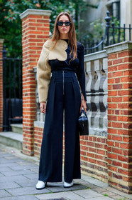 beige fur, black bag, black pants, black sweater, estelle pigault, fashion week, frenchystyle, full length, FW, jonathan paciullo, leather bag, leather shoes, LFW, LONDON, shearling, SPRING SUMMER 2018, SS 18, street style, trousers, vertical