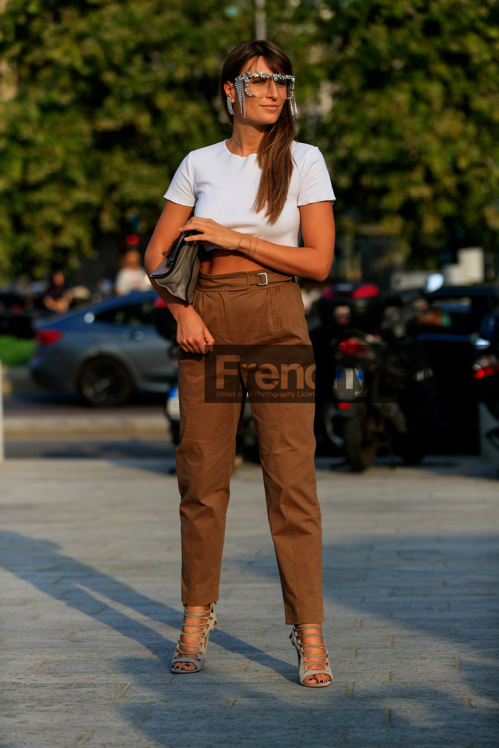 carlotta rubaltelli, white t-shirt, cropped top, brown pants, high waist pants, carrot pants, strassed sunglasses, multi straps sandals, beige leather sandals, fashion week, frenchystyle, FW, jonathan paciullo, street style, MFW, MILAN, SPRING SUMMER 2020, SS 20