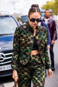 black sunglasses, black crop top, camouflage print, check, crop top, jacket, khaki jacket, khaki pants, pants, printed jacket, printed pants, rectangle sunglasses, sunglasses, fashion week, frenchystyle, FW, jonathan paciullo, street style, PFW, PARIS, SPRING SUMMER 2022, SS 22, vertical, atmosphere details