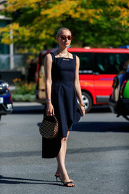 flora macdonald johnston, shu shu tong dress, black dress, sleeveless dress, asymmetrical dress, cartier watch, panthere cartier watch, silver and golden watch, hand bag, plaited bag, beige and brown bag, brown scale sunglasses, hoop earrings, golden earrings, chain necklace, multi necklace, golden bracelet, black leather sandals, open toe shoes, fashion week, frenchystyle, FW, jonathan paciullo, street style, vertical, full length