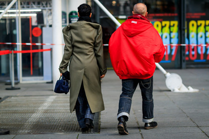 back detail, black shoes, blue bag, blue denim, denim pants, green coat, hood, hoodie, jeans, leather bag, leather shoes, overcoat, red jacket, suede bag, trousers, vêtements, fashion week, frenchystyle, FW, jonathan paciullo, street style, PFW, PARIS, SPRING SUMMER 2017, SS 17, HAUTE COUTURE, atmosphere details, full length, horizontal