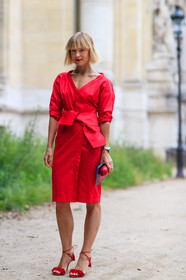AUTUMN WINTER 2016-2017, AW 16-17, FALL WINTER 2016-2017, fashion week, frenchystyle, full length, FW, FW 16-17, HAUTE COUTURE, high heels, jonathan paciullo, MENSWEAR, PARIS, PFW, red clutch, red dress, red lips, red shoes, street style, tone on tone, total look red, vertical, vika gazinskaya