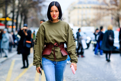 atmosphere details, AUTUMN WINTER 2017-2018, AW 17-18, blue denim, corset, denim pants, detail, FALL WINTER 2017-2018, fashion week, frenchystyle, FW, FW 17-18, green sweater, horizontal, jeans, jonathan paciullo, leather belt, PARIS, PFW, red belt, street style, Tiffany Hsu, trousers
