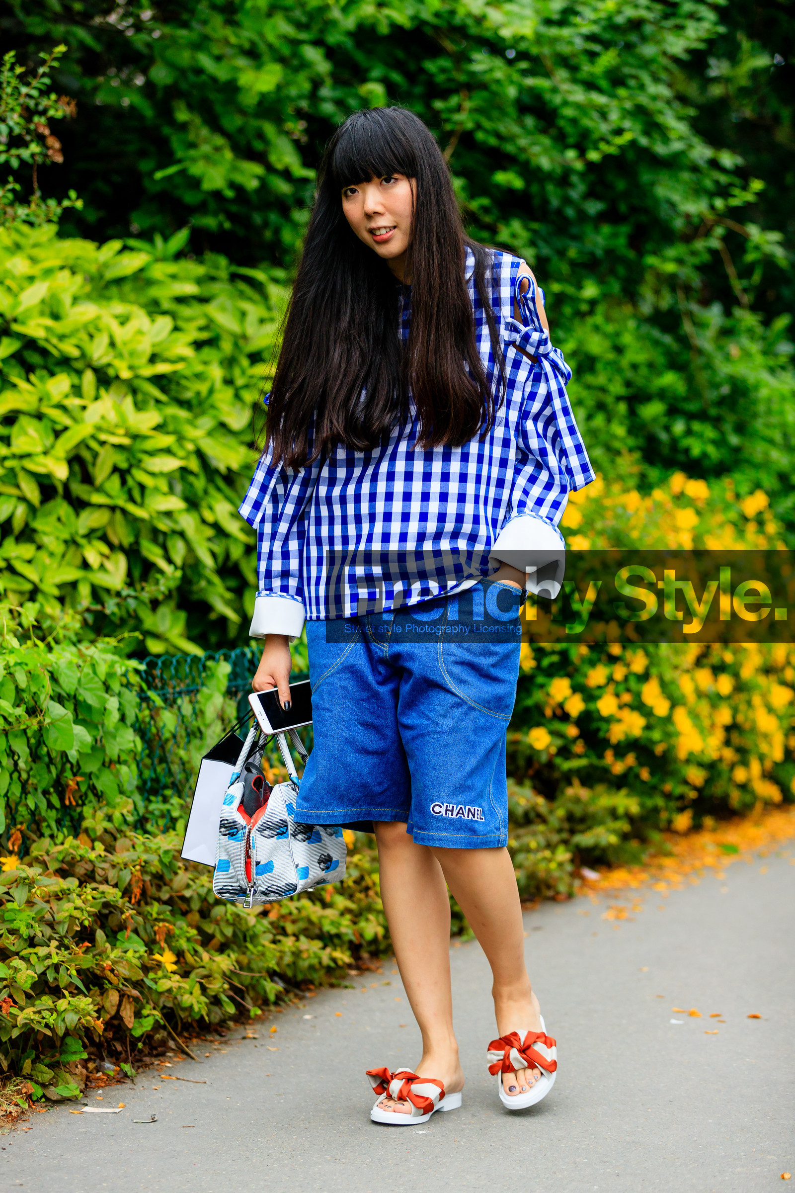 AUTUMN WINTER 2016-2017, AW 16-17, blue denim, blue top, bow, chanel, checked top, denim shorts, FALL WINTER 2016-2017, fashion week, frenchystyle, full length, FW, FW 16-17, HAUTE COUTURE, jonathan paciullo, leather bag, leather shoes, MENSWEAR, mules, PARIS, PFW, plaid, prada, printed top, red sandals, street style, susie lau, vertical
