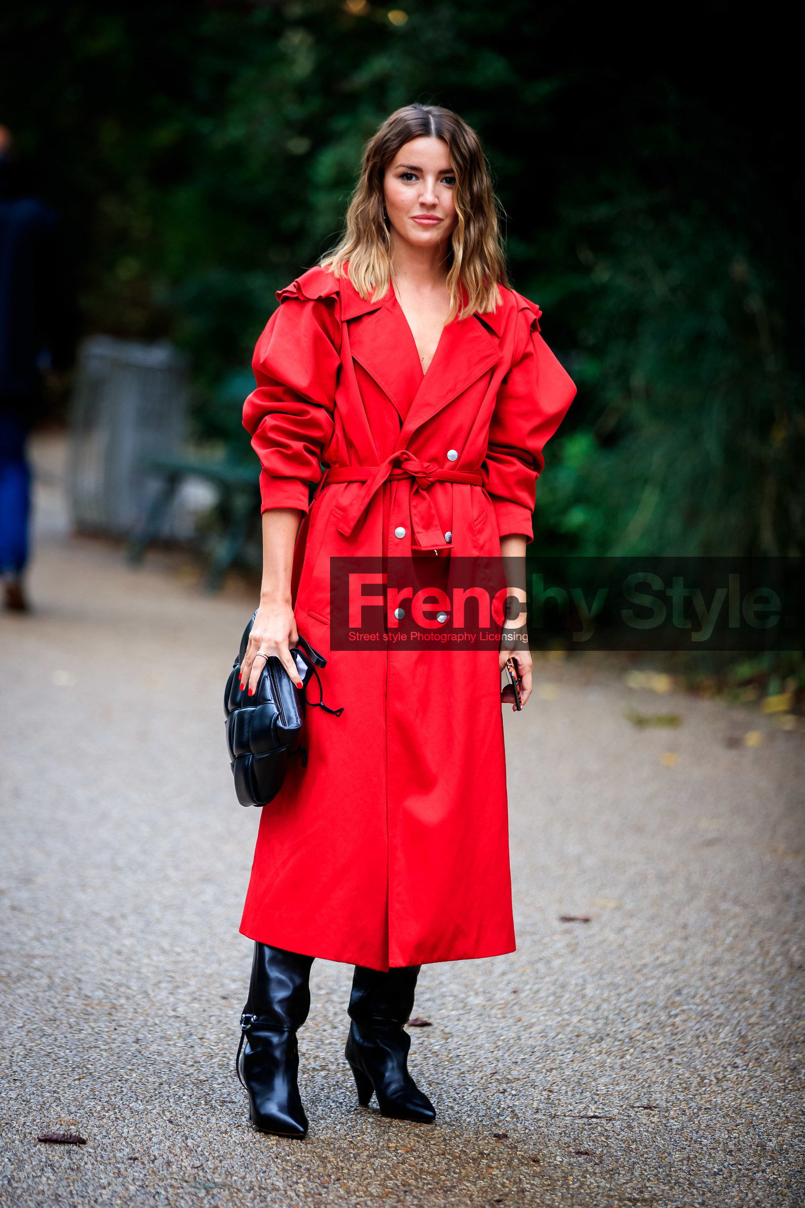 red trench coat, belted trench coat, black leather boots, black leather clutch, high boots, plaited clutch, fashion week, frenchystyle, FW, jonathan paciullo, street style, PFW, PARIS, SPRING SUMMER 2021, SS 21, vertical, full length