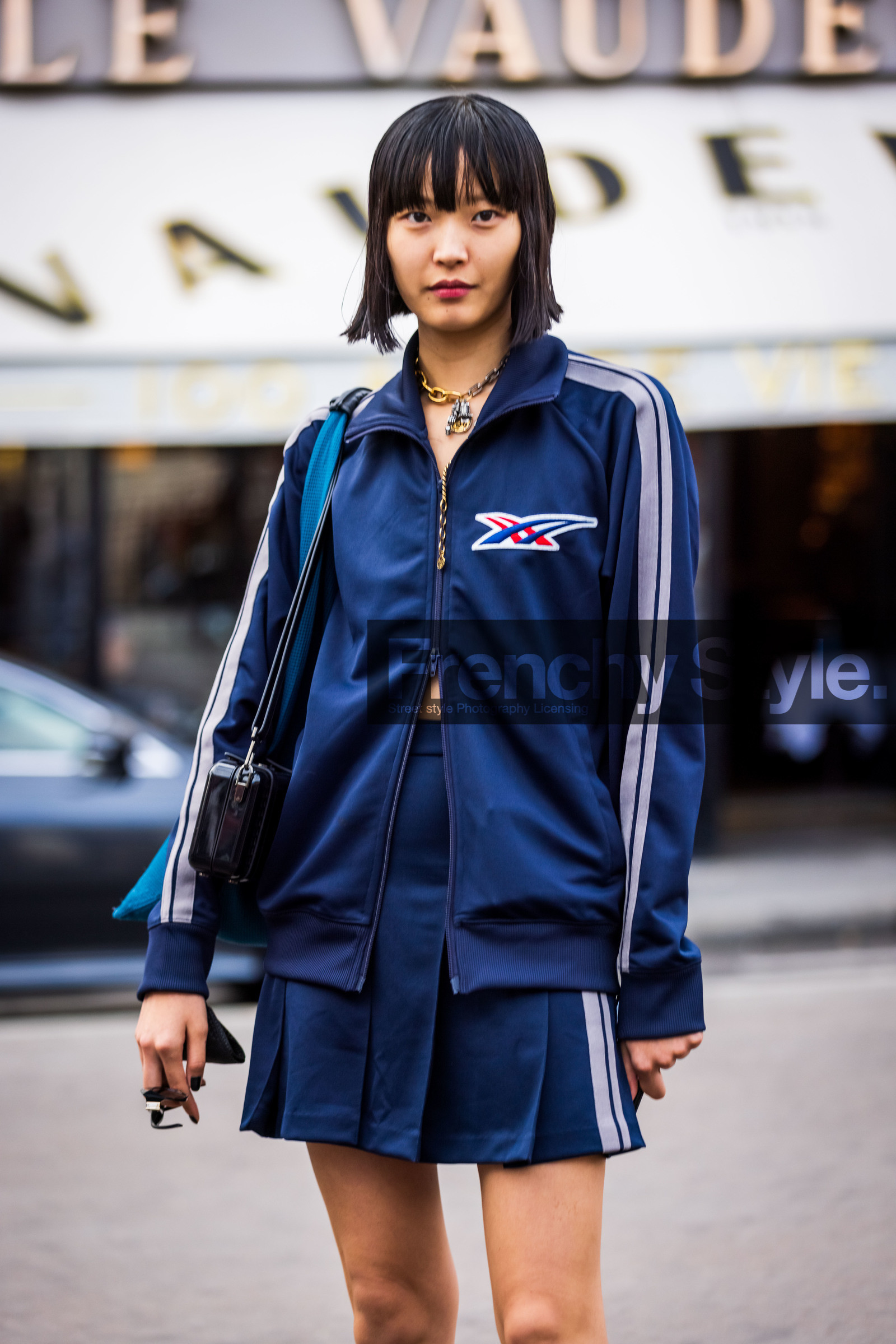 bag, black bag, boots, choker, gold chain, jacket, navy jacket, navy skirt, necklace, pleated skirt, short skirt, skirt, sport jacket, stripes, zipped jacket, street style, jonathan paciullo, FW, frenchystyle, fashion week, PFW, PARIS, SPRING SUMMER 2022, SS 22, vertical, atmosphere details, model