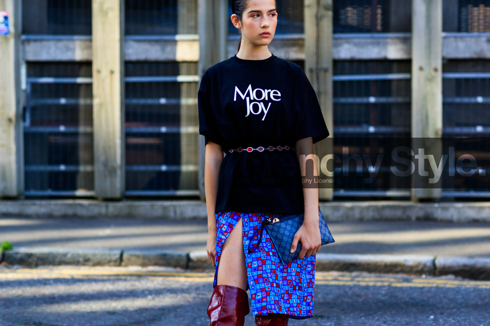 black t shirt, blue skirt, bordeaux, burgundy, checked, floral, flowers, graphic bag, graphic skirt, graphic t, graphic top, grey bag, gucci, high boots, leather bag, leather shoes, model, monogram, plaid, printed bag, printed skirt, printed t shirt, pulled back hair, red belt, red boots, wet hair, fashion week, frenchystyle, FW, jonathan paciullo, street style, LFW, LONDON, SPRING SUMMER 2019, SS 19, atmosphere details, horizontal, detail