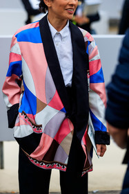 kimono jacket, silk jacket, white shirt, silk kimono, black jacket, black kimono, checked jacket, checked kimono, multicolor jacket, multicolor kimono, blue jacket, blue kimono, pink jacket, pink kimono, light pink jacket, light pink kimono, supreme jacket, printed jacket, printed kimono, geometrical printed jacket, geometrical printed kimono, fashion week, frenchystyle, FW, jonathan paciullo, street style, PFW, PARIS, SPRING SUMMER 2022, SS 22, vertical, atmosphere details, detail