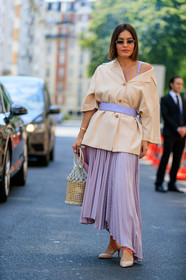 beige bag, céline, graphic bag, high heels, leather bag, leather belt, leather shoes, off the shoulder, pink shoes, pleated skirt, printed bag, purple belt, purple skirt, sunglasses, yellow jacket, fashion week, frenchystyle, FW, jonathan paciullo, street style, PFW, PARIS, vertical, full length, AUTUMN WINTER 2018-2019, FALL WINTER 2018-2019, FW 18-19