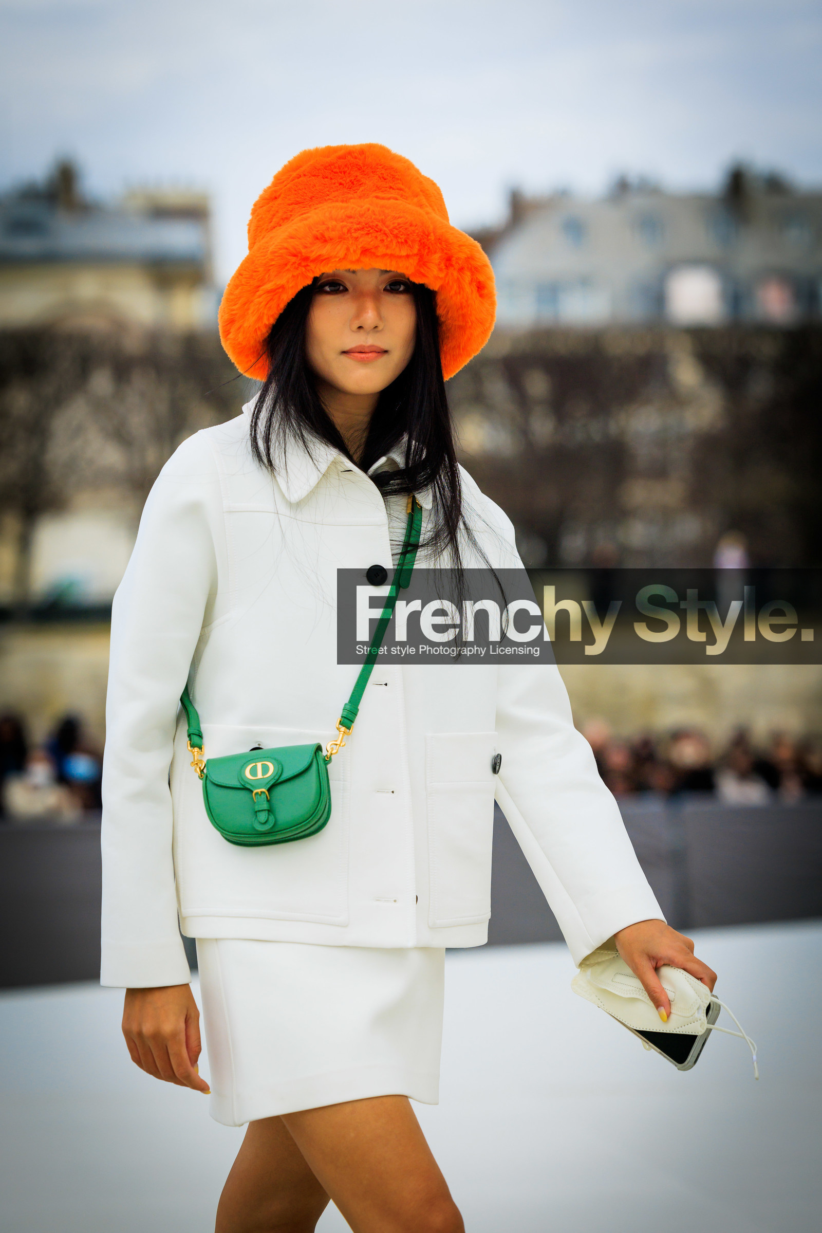 orange hat, fluffy hat, furry hat, dior, mini dior bag, green bag, white look, mini skirt, buttoned jacket, yoyo cao, fashion week, frenchystyle, FW, jonathan paciullo, street style, AUTUMN WINTER 2022-2023, FALL WINTER 2022_2023, FW 22-23, PFW, PARIS, vertical, detail