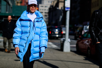 balenciaga, black leggings, blue jacket, down jacket, trousers, white cap, white top, street style, jonathan paciullo, FW, frenchystyle, fashion week, NYFW, NEW YORK, AUTUMN WINTER 2018-2019, AW 18-19, FALL WINTER 2018-2019, FW 18-19, atmosphere details, horizontal, detail