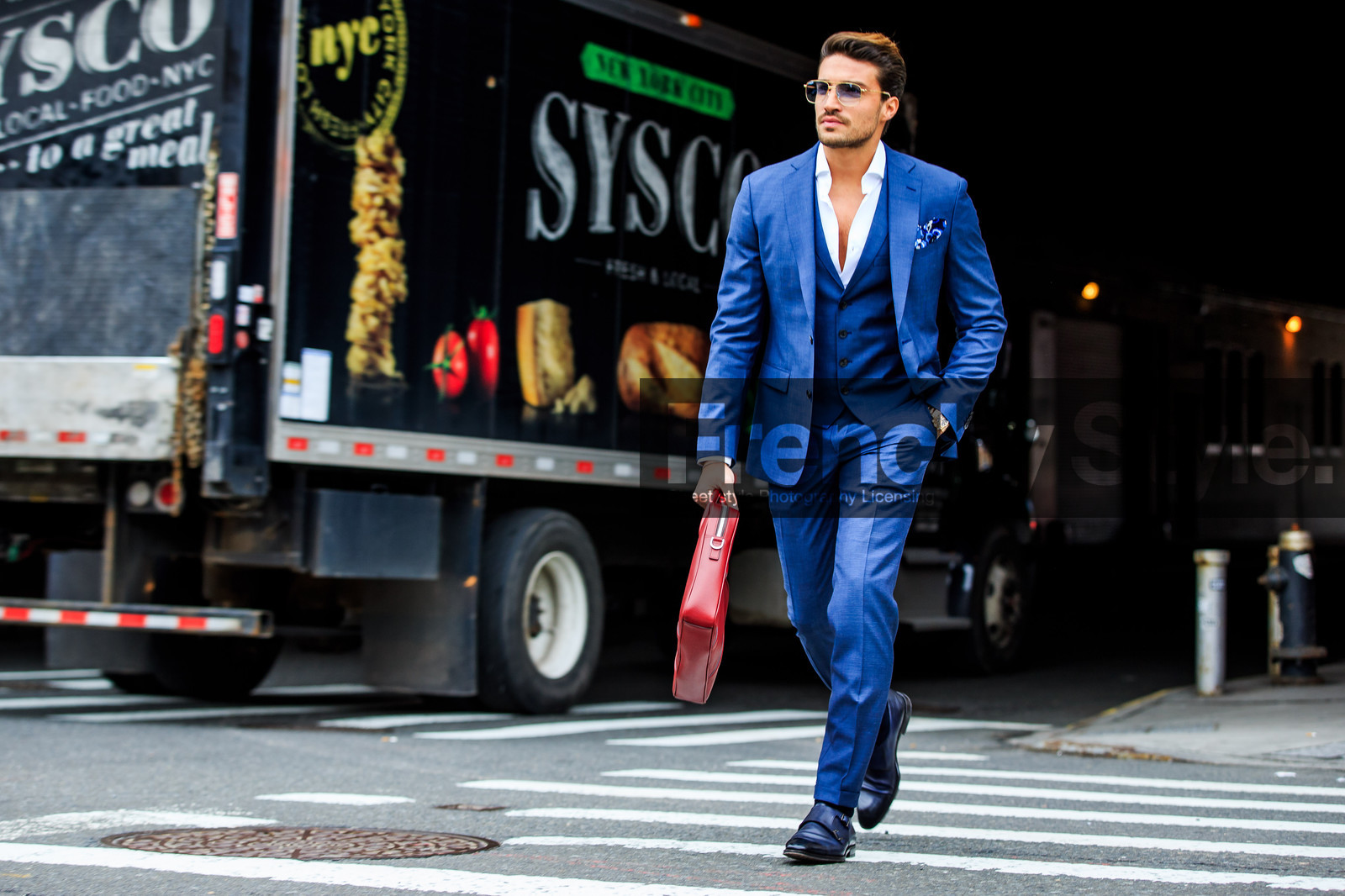 atmosphere details, AUTUMN WINTER 2016-2017, AW 16-17, berluti, blue, blue jacket, blue pants, blue shoes, blue suit, fashion week, frenchystyle, full length, FW, FW 16-17, horizontal, jonathan paciullo, leather bag, man, NEW YORK, NYFW, red, red bag, red clutch, street style, sunglasses, tone on tone, total look blue, trousers, white shirt