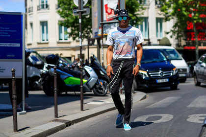 atmosphere details, black hat, black pants, blue sneakers, fashion week, frenchystyle, full length, FW, horizontal, jonathan paciullo, leather shoes, MENSWEAR, PARIS, PFW, printed t shirt, SPRING SUMMER 2018, SS 18, street style, sunglasses, sweatpants, trousers, vans, white t shirt