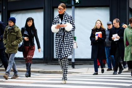 atmosphere details, AUTUMN WINTER 2016-2017, AW 16-17, black and white bag, black coat, black pants, bulgari, FALL WINTER 2016-2017, fashion week, frenchystyle, full length, FW, FW 16-17, golden shoes, graphic coat, graphic pants, gucci, horizontal, jonathan paciullo, leather bag, leather shoes, LFW, LONDON, MENSWEAR, metallic heels, Natalia Shustova, printed coat, printed pants, ray ban, shiny heels, street style, trousers, white fur
