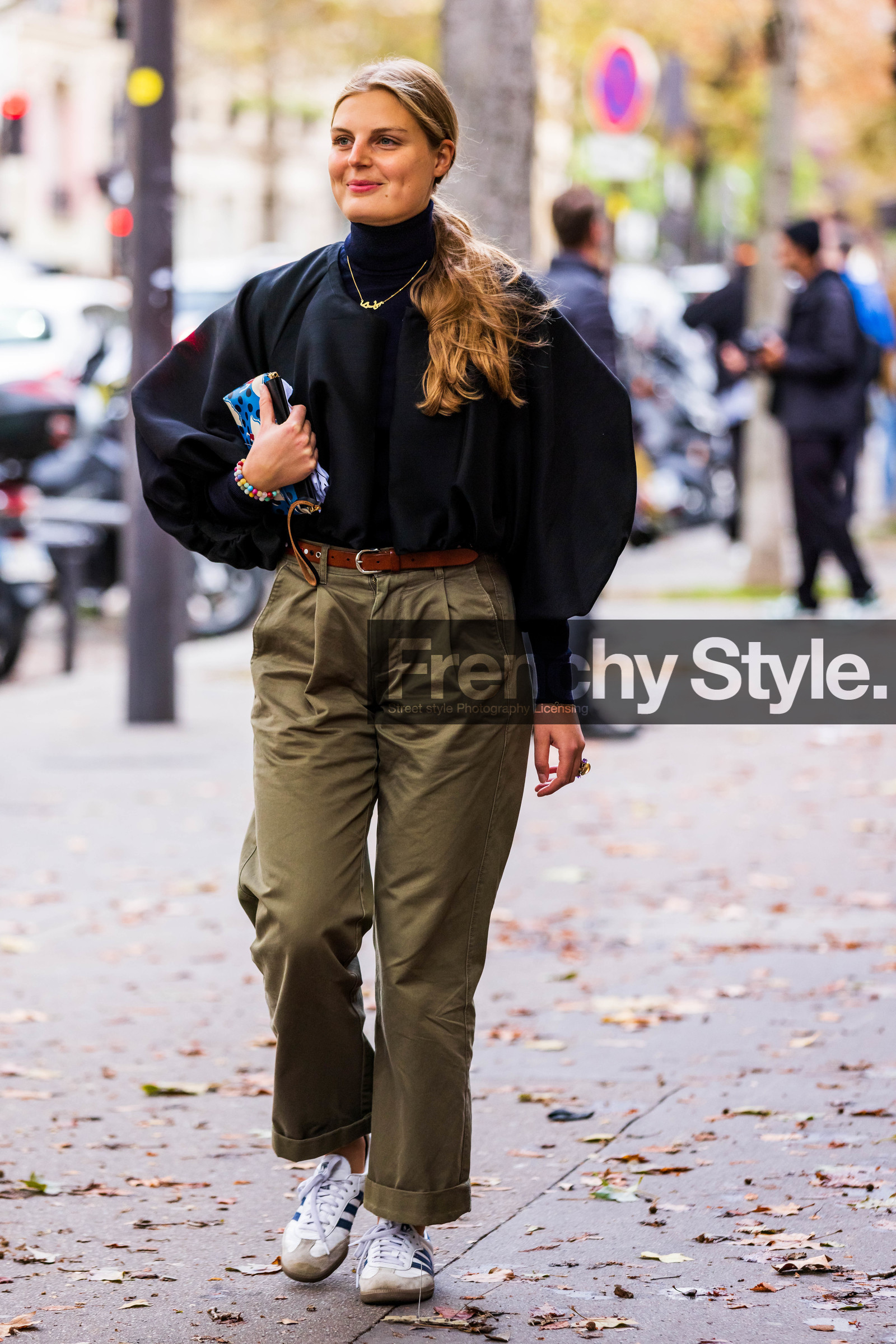 ballon sleeves, belt, black blouse, black turtleneck, camel belt, Claire Beermann, khaki pants, oversize sleeves, pants, sneakers, top, turtleneck, white sneakers, fashion week, frenchystyle, FW, jonathan paciullo, street style, PFW, PARIS, SPRING SUMMER 2022, SS 22, vertical, full length