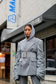 alexandra guerain, light grey jacket, light grey hoodie, light grey pants, light grey suits, light grey belt, belted jacket, fashion week, frenchystyle, FW, jonathan paciullo, street style, NYFW, NEW YORK, AUTUMN WINTER 2020-2021, FALL WINTER 2020-2021, FW 20-21, vertical, atmosphere details, detail