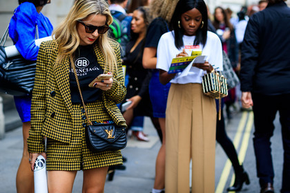 balenciaga, black bag, black t shirt, checked, graphic jacket, graphic skirt, houndstooth pattern, leather bag, louis vuitton, plaid, printed jacket, printed skirt, printed t shirt, sunglasses, yellow jacket, yellow skirt, fashion week, frenchystyle, FW, jonathan paciullo, street style, LFW, LONDON, SPRING SUMMER 2019, SS 19, atmosphere details, horizontal, detail