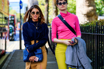 beige skirt, black shirt, blue bag, chloe hill, earrings, graphic bag, grey jacket, leather bag, necklace, pink sweater, printed bag, sunglasses, trousers, yellow pants, fashion week, frenchystyle, FW, jonathan paciullo, street style, LFW, LONDON, SPRING SUMMER 2019, SS 19, atmosphere details, horizontal, detail