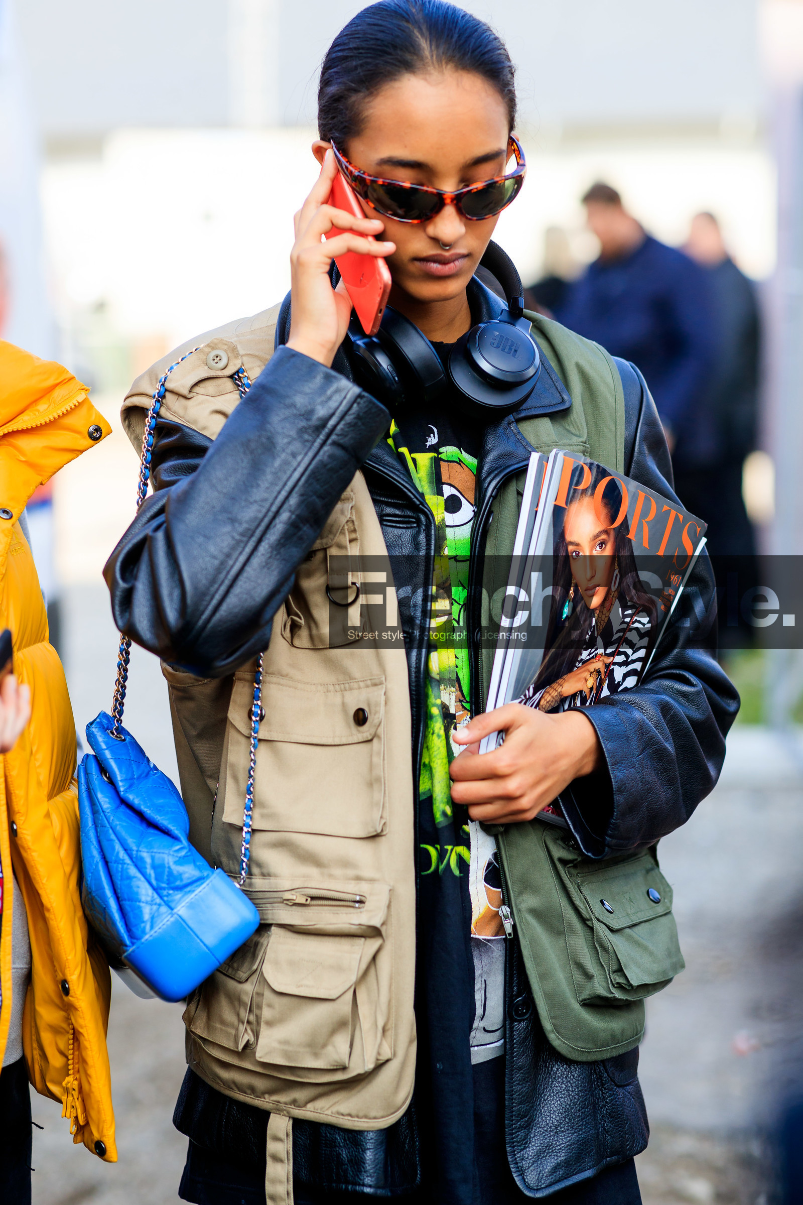 model, beige jacket, kaki jacket, sleeveless jacket, military jacket, blue leather bag, chanel bag, quilted bag, silvered starp bag, black leather jacket, layered jacket, nose piercing, scale sunglasses, fashion week, frenchystyle, FW, jonathan paciullo, street style, MFW, MILAN, AUTUMN WINTER 2020-2021, FALL WINTER 2020-2021, FW 20-21, vertical, atmosphere details, detail
